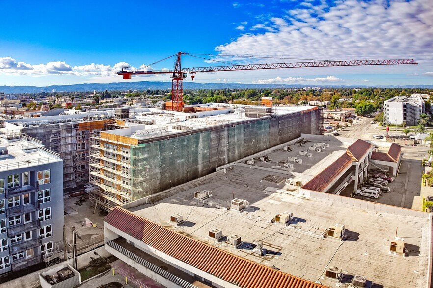 More Photos Of 7054 Van Nuys Blvd, Van Nuys Apartments For Lease