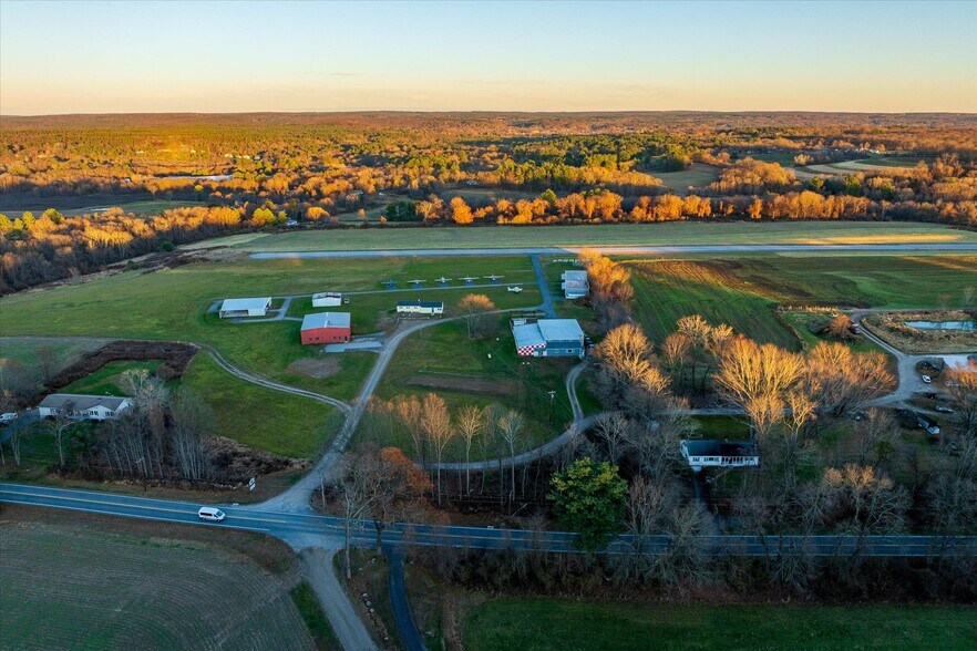 More Photos Of 89 Route 169, Woodstock Airport For Sale