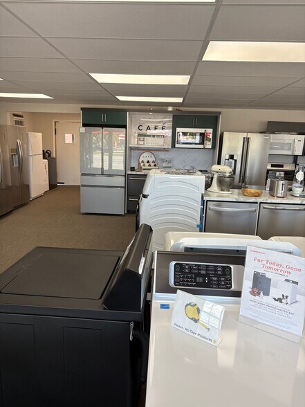 More Photos Of 2371 S McCall Rd, Englewood Freestanding For Sale