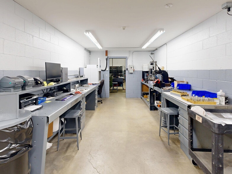 More Photos Of 2505 Avonia Rd, Fairview Warehouse For Lease