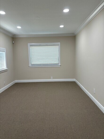 More Photos Of 100 SE 20th St, Fort Lauderdale Office Residential For Sale