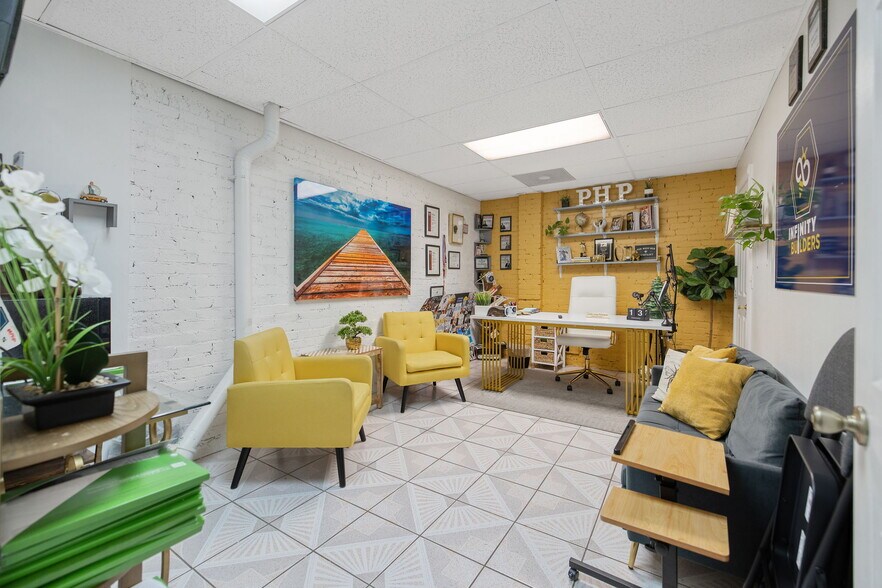 More Photos Of 143 E Tulare Ave, Tulare Storefront For Sale