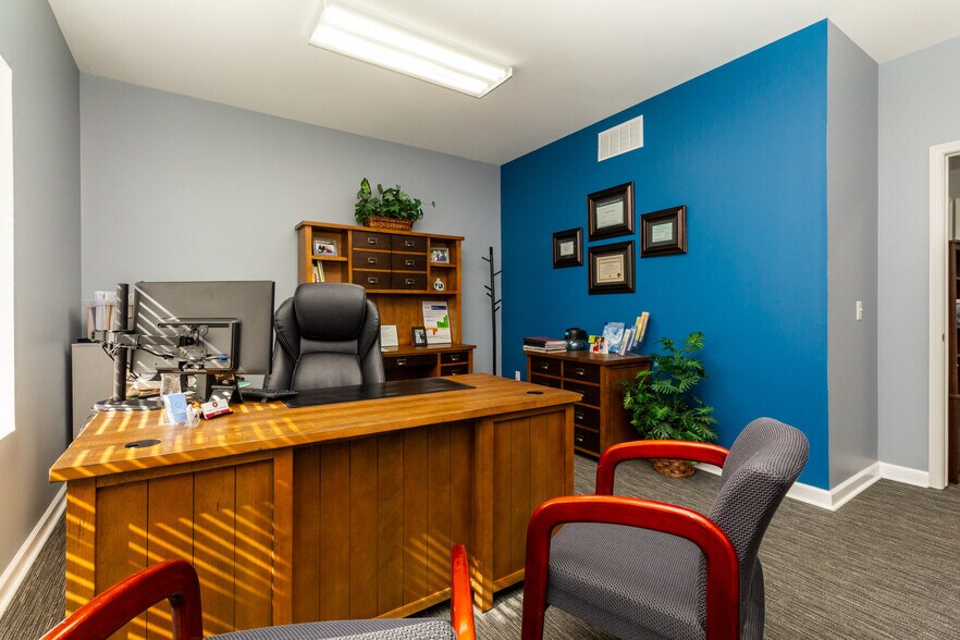 More Photos Of 208 W Highland Rd, Highland Medical For Sale