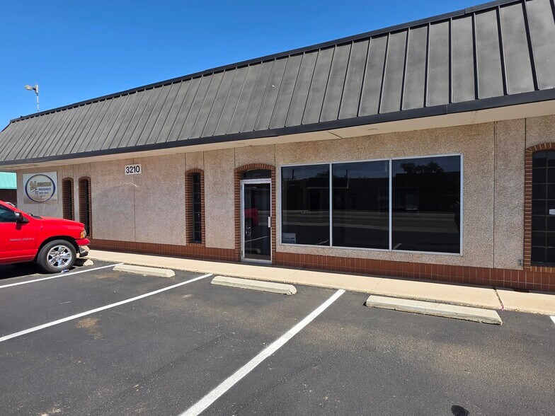More Photos Of 3206-3212 34th St, Lubbock Storefront Retail Office For Lease