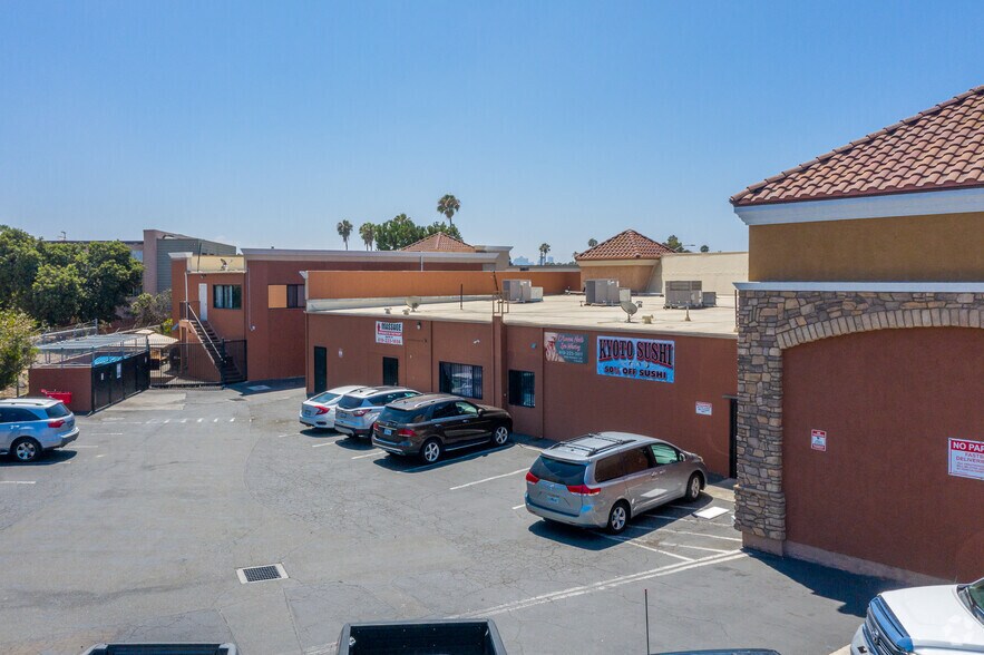 More Photos Of 3164-3194 Midway Dr, San Diego Storefront For Lease