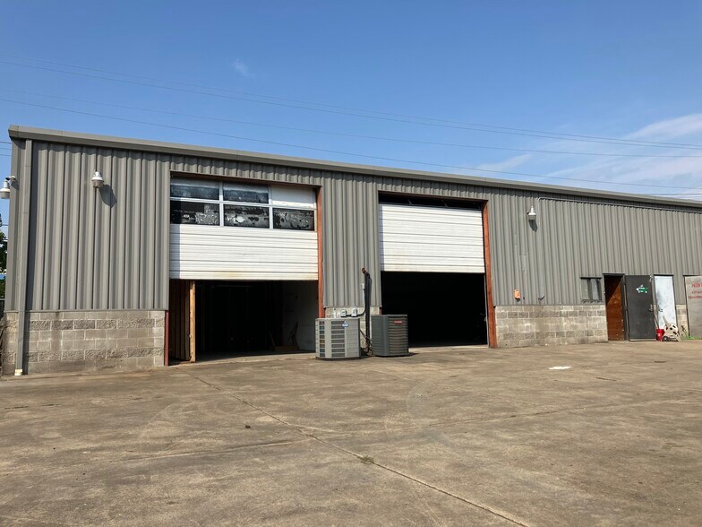 More Photos Of 1440 32nd St, Springfield Industrial For Sale