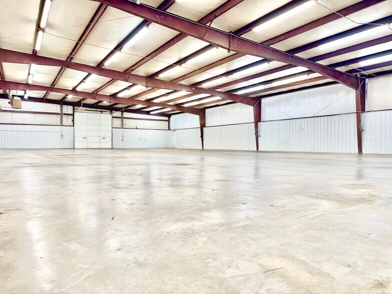 More Photos Of 11601 N Santa Fe Ave, Oklahoma City Service For Lease