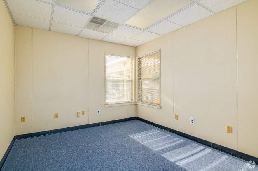 More Photos Of 100-1000 Birchfield Dr, Mount, Mount Laurel Unknown For Lease