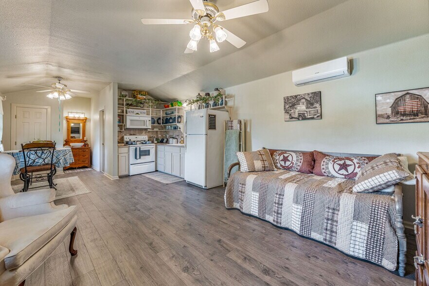 More Photos Of 1321 N FM 56, Glen Rose Trailer Camper Park For Sale