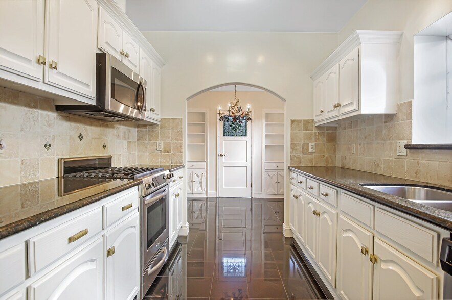 More Photos Of 1074 S Genesee Ave, Los Angeles Apartments For Sale