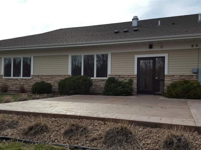 More Photos Of 151 Saint Andrews Ct, Mankato Office For Lease