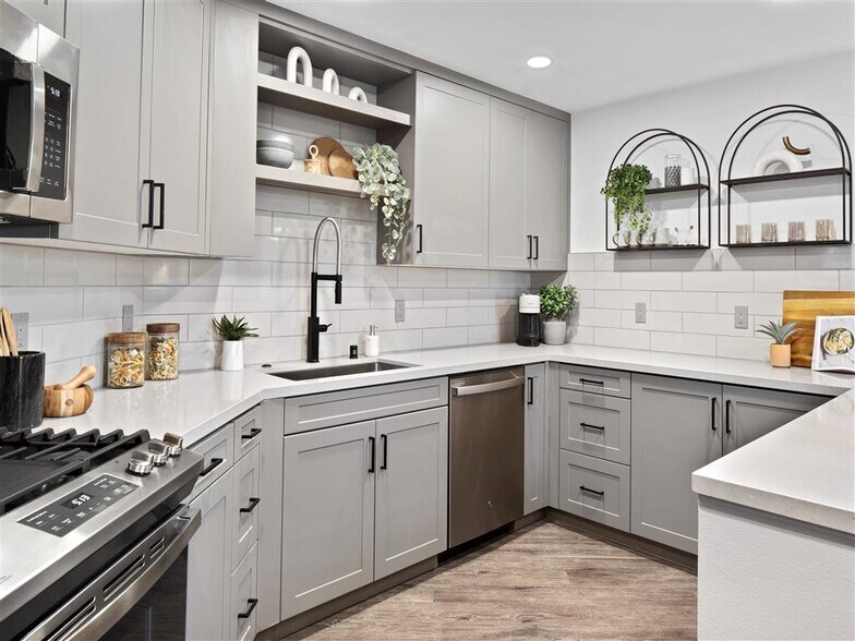 More Photos Of 375 Camino De La Reina, San Diego Multifamily For Sale