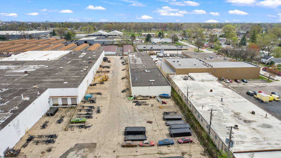 More Photos Of 2727 S Beech Daly Rd, Dearborn Heights Warehouse For Sale
