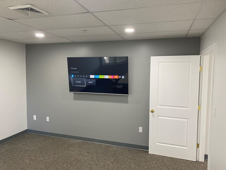 More Photos Of 19 Bridge St, Kittery Coworking Space