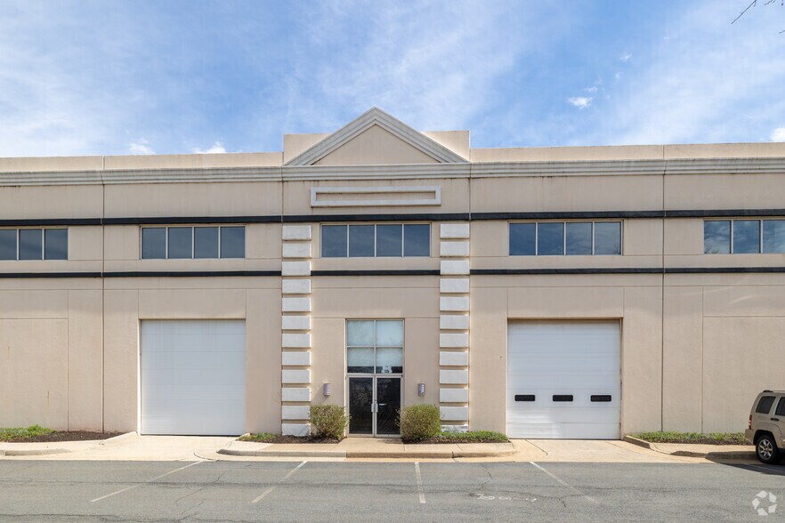 More Photos Of 45449 Severn Way, Sterling Light Distribution For Lease