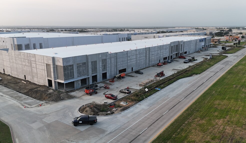 More Photos Of 7901 South Fwy, Fort Worth Unknown For Lease