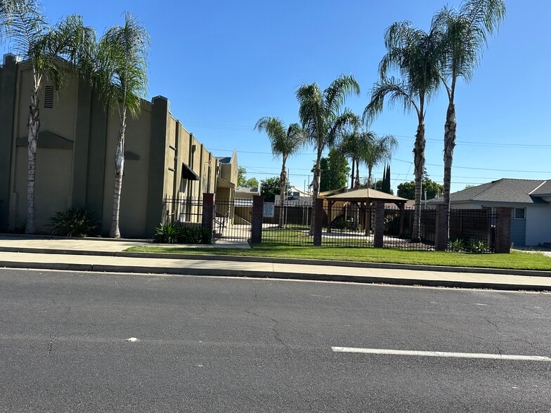 More Photos Of 1001 W Noble Ave, Visalia Specialty For Sale