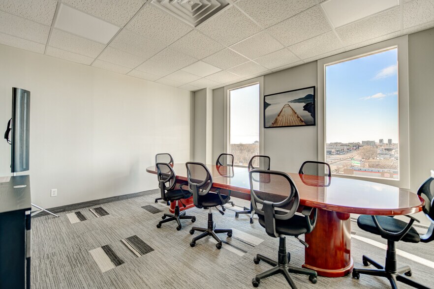 More Photos Of 1435 Boul Saint-Martin O, Laval Medical For Lease