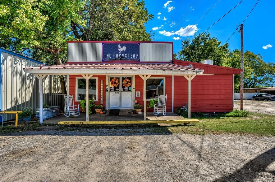 More Photos Of 117 S Franklin St, Colbert Restaurant For Sale