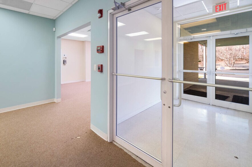 More Photos Of 271 Route 25A, Wading River Medical For Lease