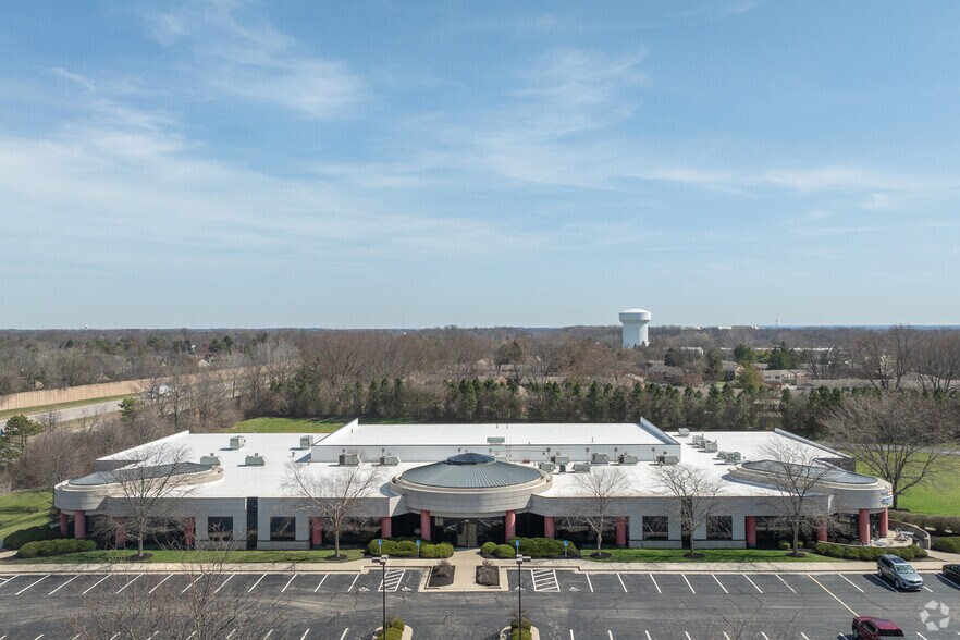 More Photos Of 6485-6515 Centerville Business Pky, Centerville Light Distribution For Lease