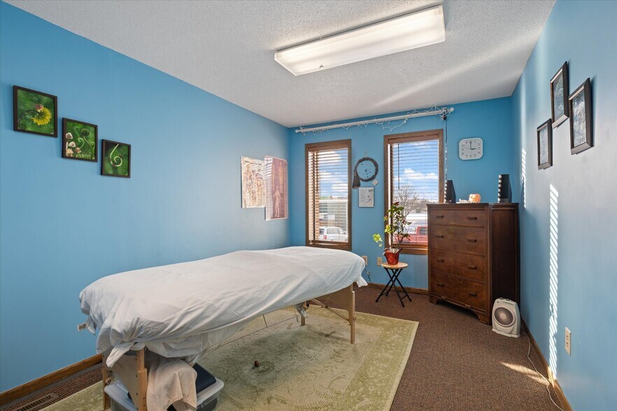 More Photos Of 1810 Crestview Dr, Hudson Office For Sale