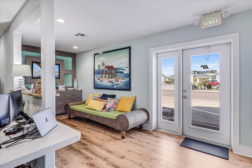 More Photos Of 121 Cut Off Rd, Port Aransas Office For Sale