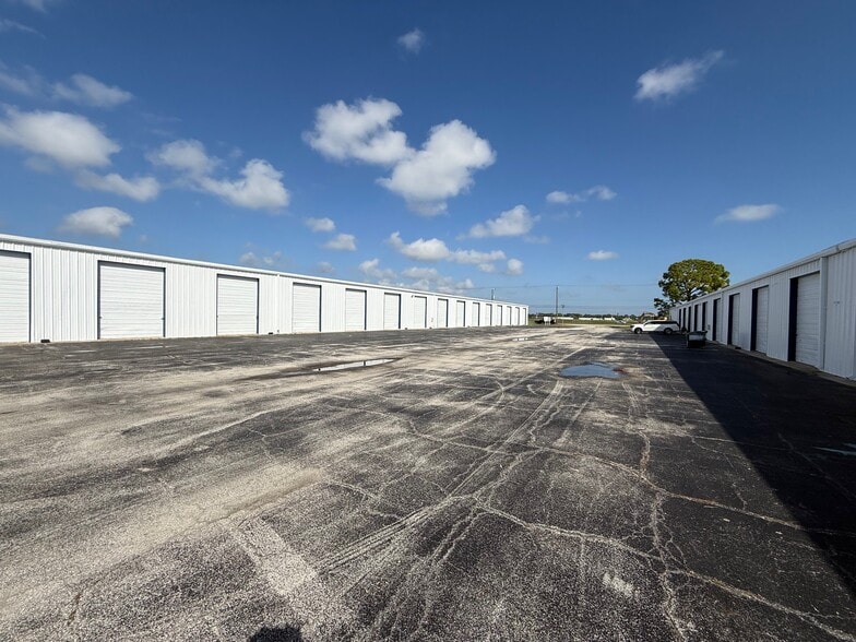 More Photos Of 6941 W Old Nasa Blvd, Melbourne Warehouse For Lease