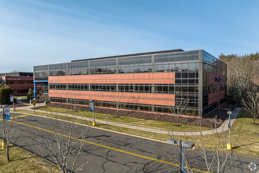 More Photos Of 175 Scott Swamp Rd, Farmington Office For Sale