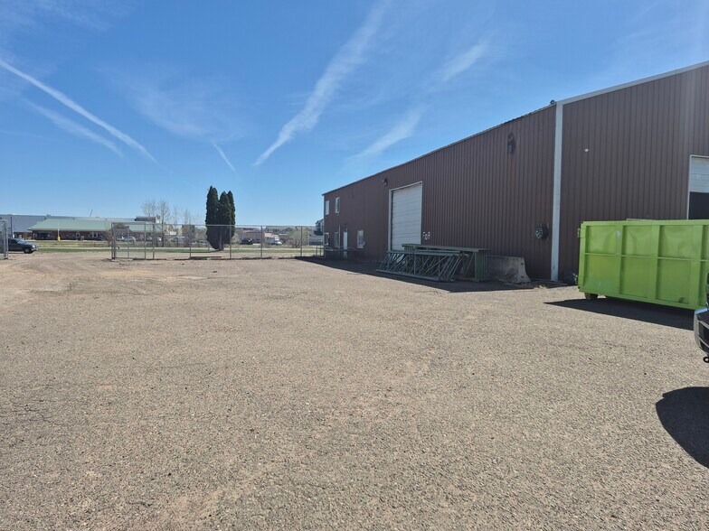 More Photos Of 2295 McKnight Rd N, North Saint Paul Warehouse For Lease
