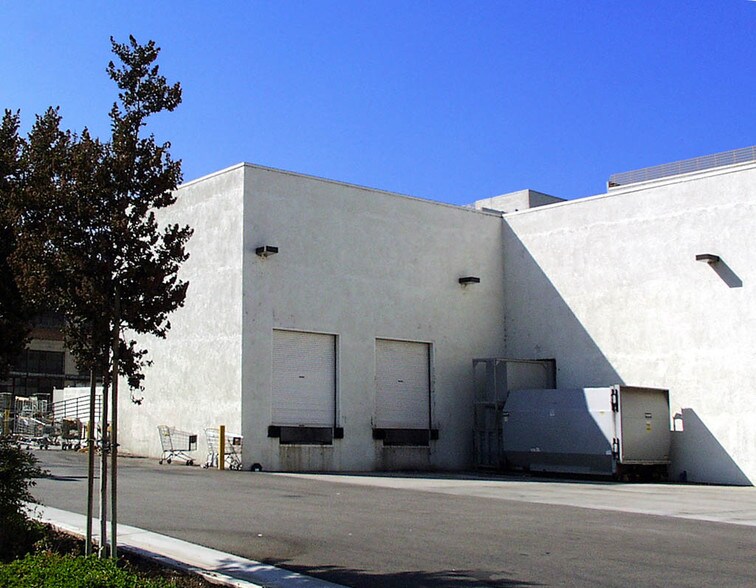 More Photos Of 3640-3654 E Olympic Blvd, Los Angeles Flex For Lease