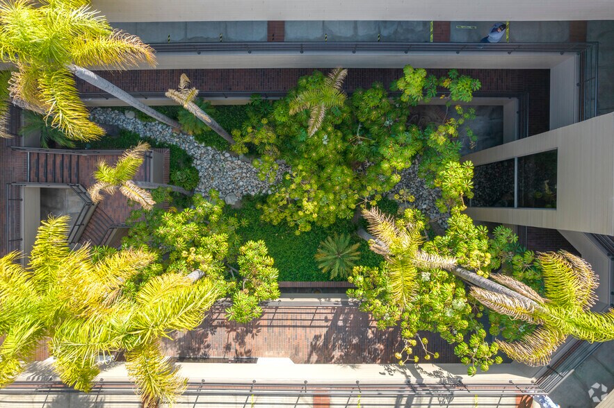 More Photos Of 2067 W Vista Way, Vista Medical For Lease