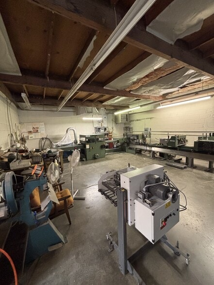 More Photos Of 366 24th St, Oakland Manufacturing For Sale