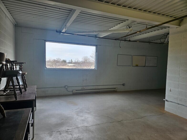 More Photos Of 1406-1414 E Pine St, Midland Warehouse For Lease