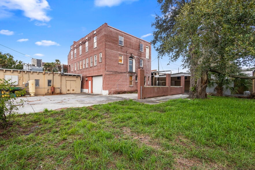 More Photos Of 204 Magnolia St, New Smyrna Beach Restaurant For Sale