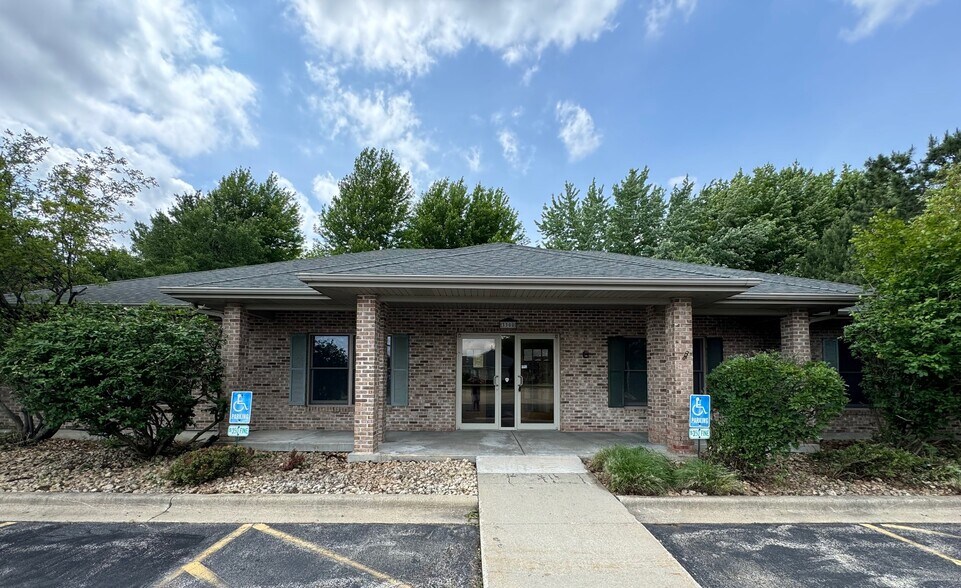 More Photos Of 3300 Commerce Dr, Dekalb Medical For Lease