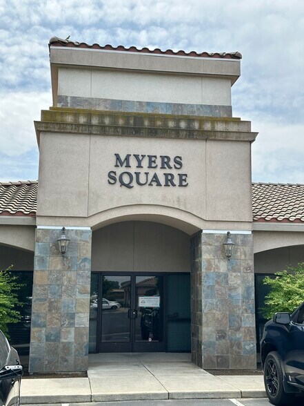 Primary Photo Of 561 S Pinkham Rd, Visalia Office For Lease