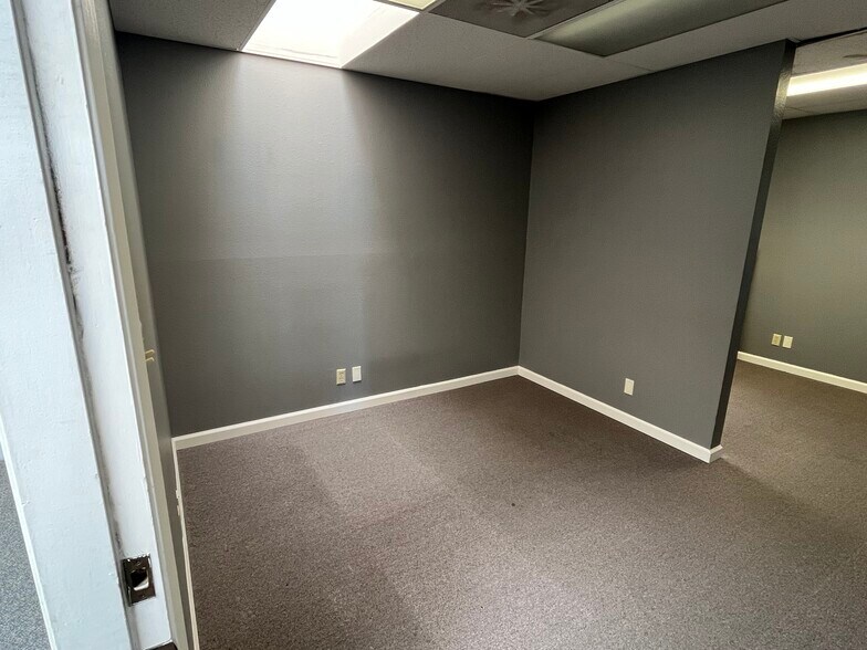 More Photos Of 4550 Kearny Villa Rd, San Diego Office For Sale