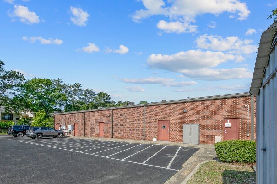 More Photos Of 6000 Ramsey St, Fayetteville Office For Sale