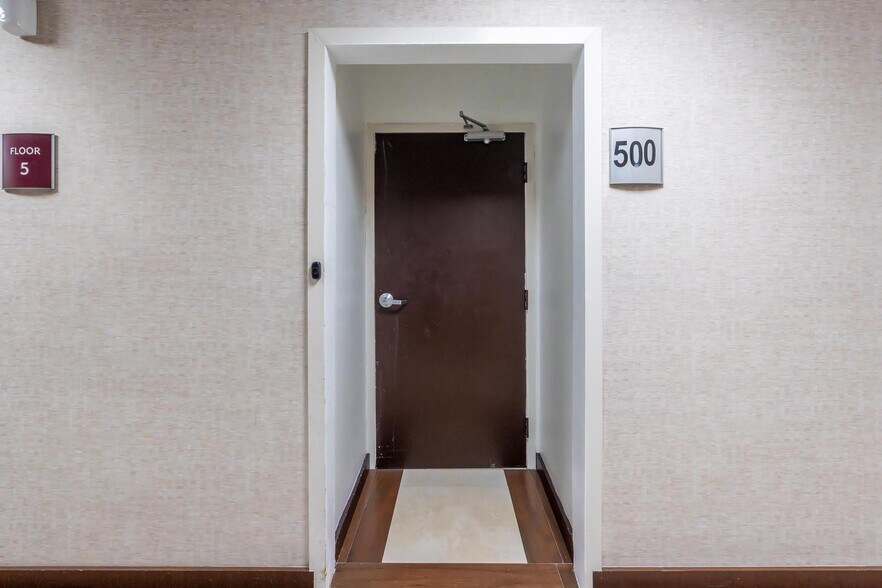 More Photos Of 12550 Biscayne Blvd, North Miami Medical For Sale