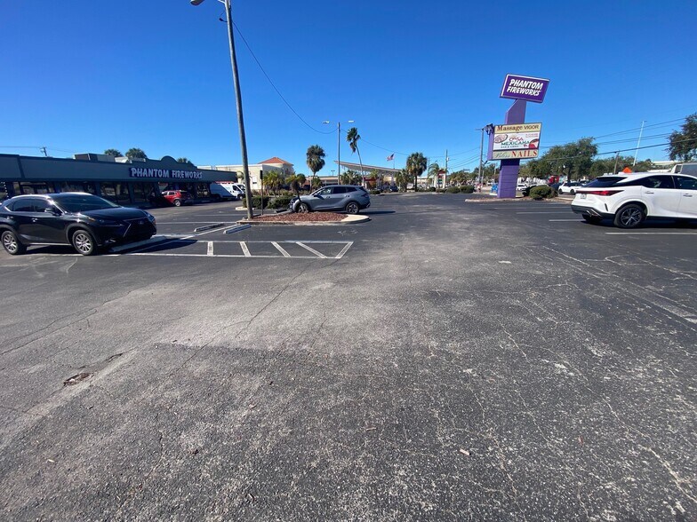 More Photos Of 3642-3684 W Gandy Blvd, Tampa Storefront For Sale