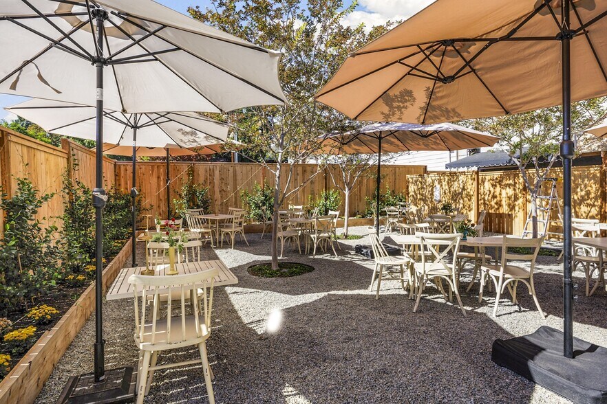 More Photos Of 240 E California St, Jacksonville Hotel For Sale