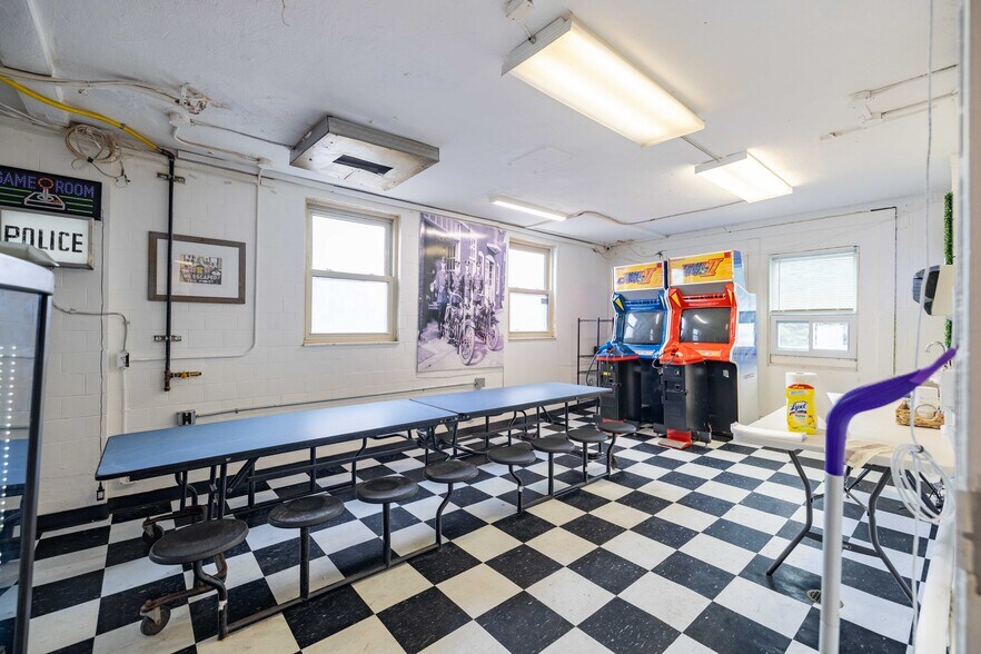 More Photos Of 15005 Telegraph Rd, Flat Rock Office For Sale