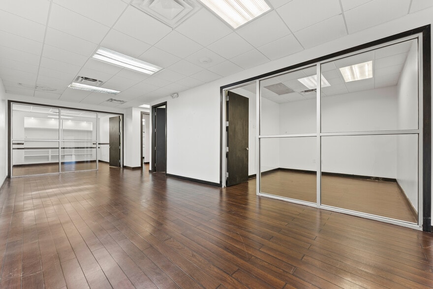 More Photos Of 20165-20199 NE 16th Pl, Miami Flex For Lease