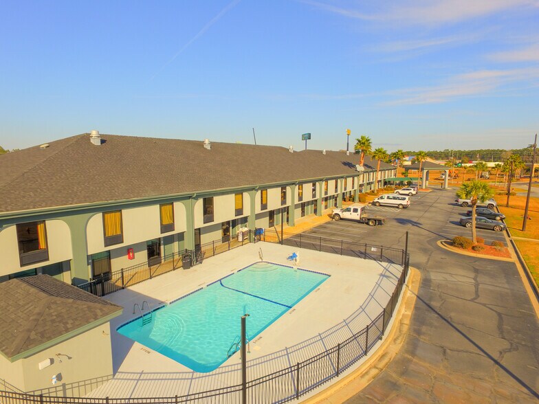 More Photos Of 125 Venture Dr, Brunswick Hotel For Sale