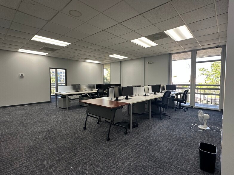 More Photos Of 5509 W Gray St, Tampa Office For Sale