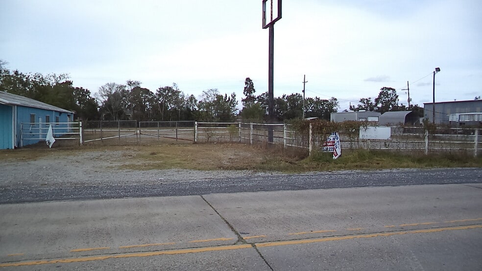 More Photos Of 217 Hollywood, Houma Industrial For Sale