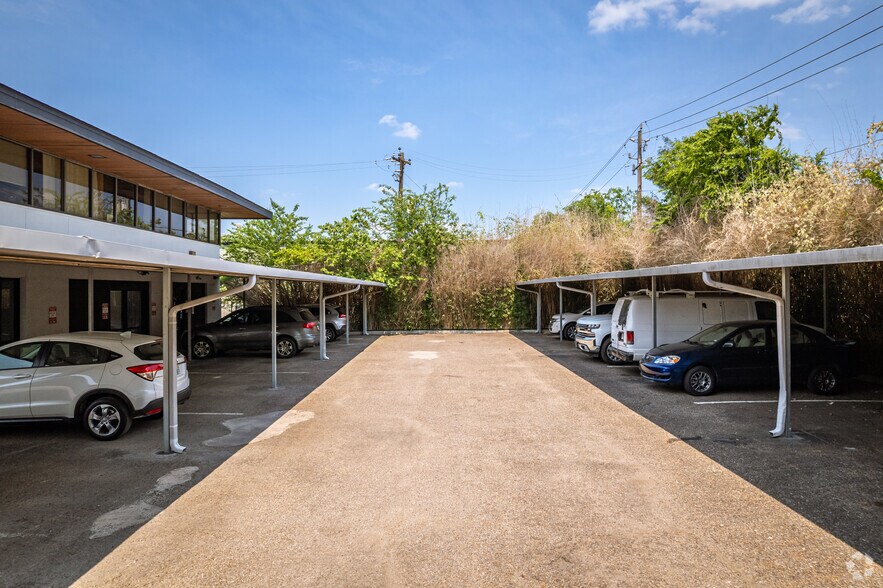 More Photos Of 6343 Skyline Dr, Houston Office For Lease