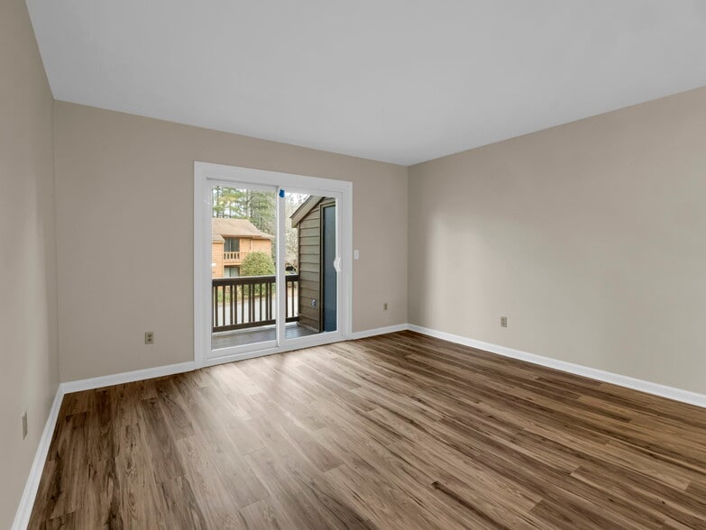 More Photos Of 520 Courtwood Ln, Hendersonville Apartments For Sale