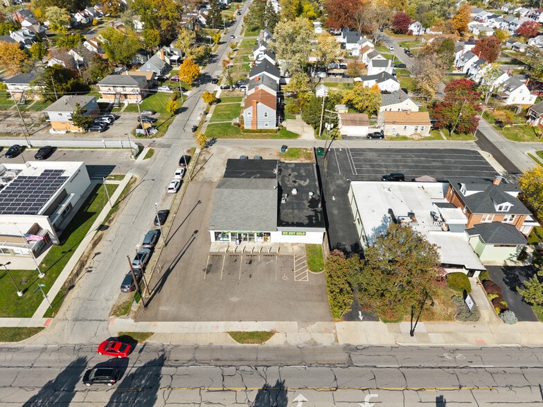 More Photos Of 3210 E Main St, Columbus Freestanding For Sale